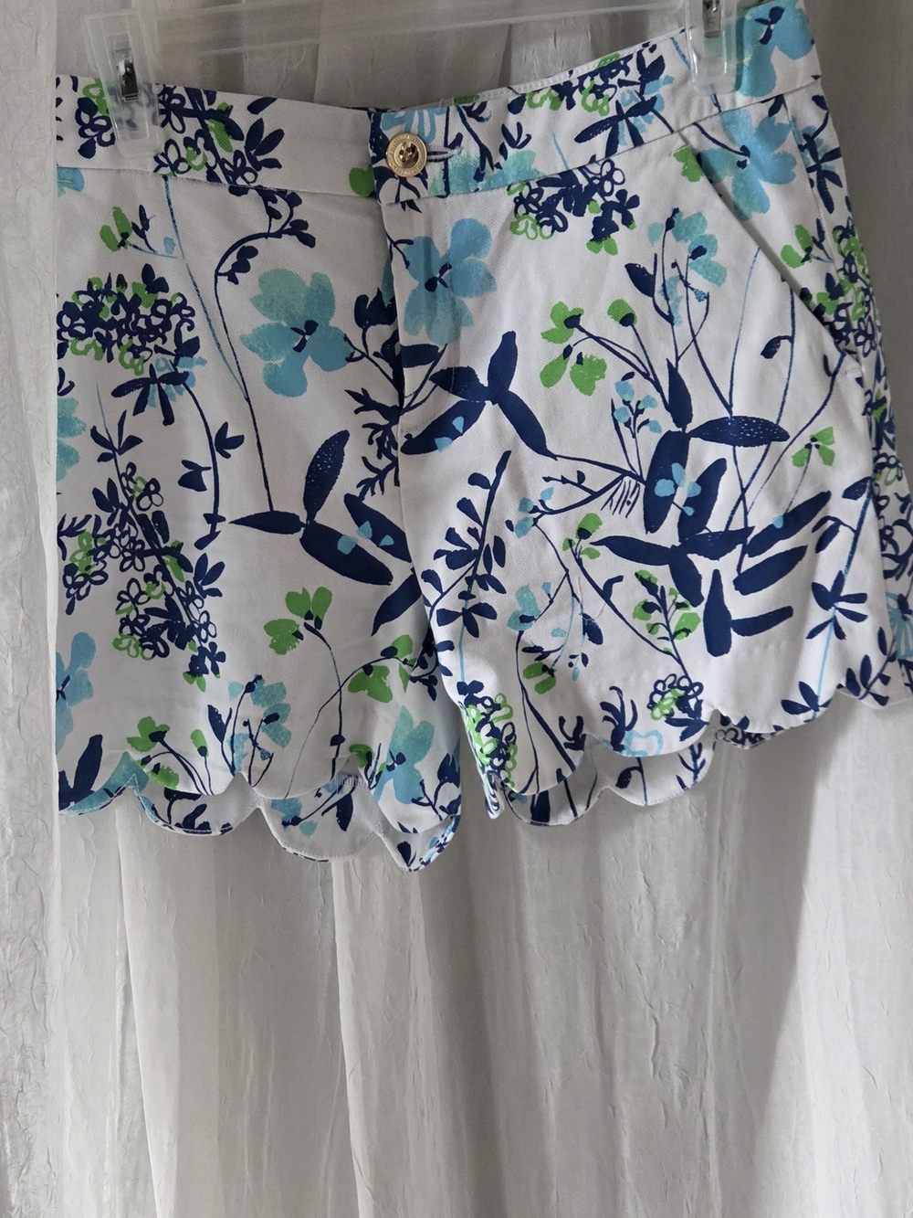 Lilly PuliLilly Pulitzer White Scallop Hem Shorts with Blue & Green Floral Print